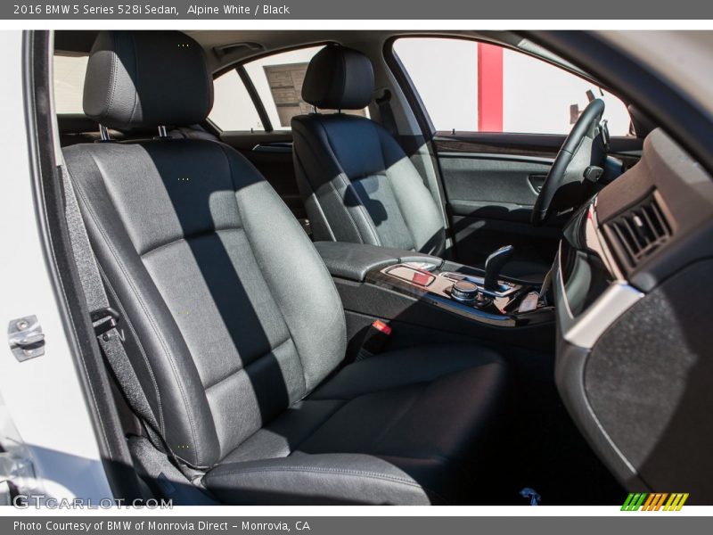 Alpine White / Black 2016 BMW 5 Series 528i Sedan