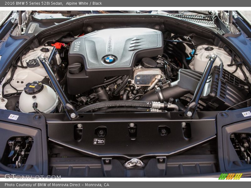 Alpine White / Black 2016 BMW 5 Series 528i Sedan