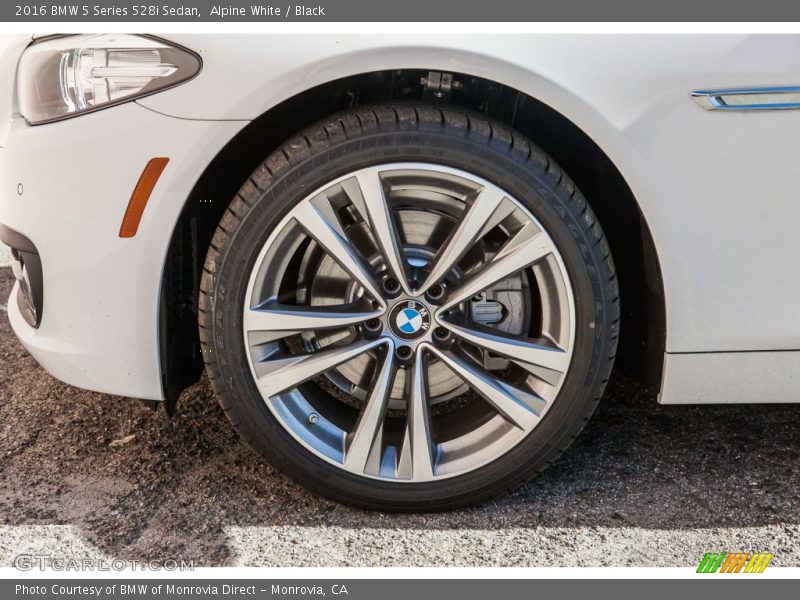 Alpine White / Black 2016 BMW 5 Series 528i Sedan
