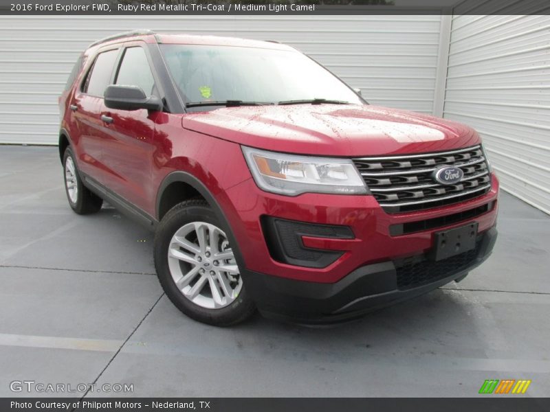 Front 3/4 View of 2016 Explorer FWD