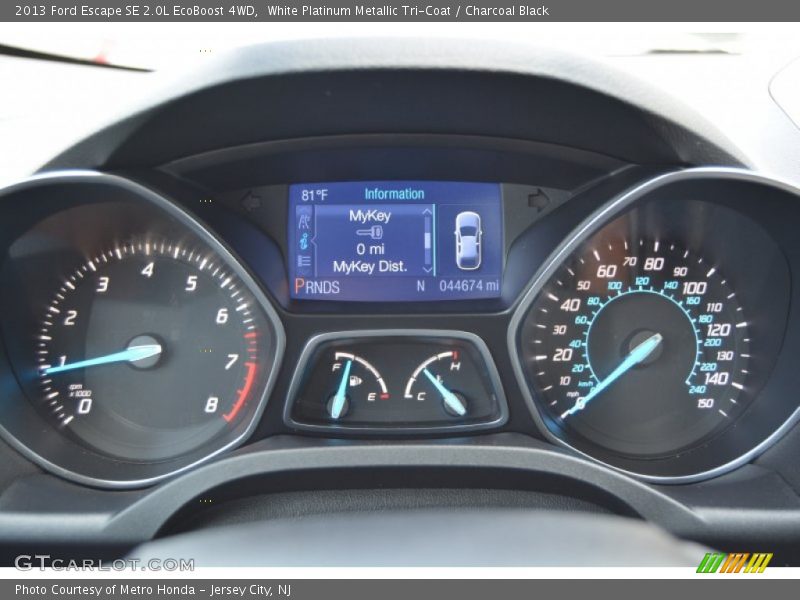 White Platinum Metallic Tri-Coat / Charcoal Black 2013 Ford Escape SE 2.0L EcoBoost 4WD