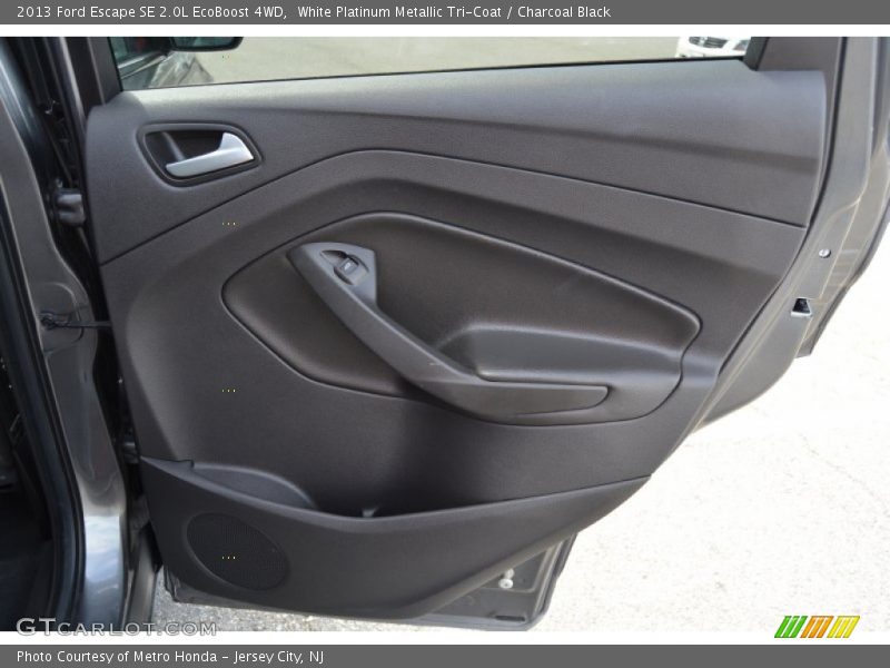 White Platinum Metallic Tri-Coat / Charcoal Black 2013 Ford Escape SE 2.0L EcoBoost 4WD