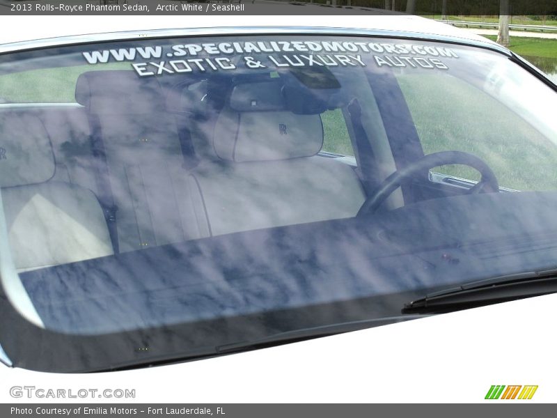 Arctic White / Seashell 2013 Rolls-Royce Phantom Sedan