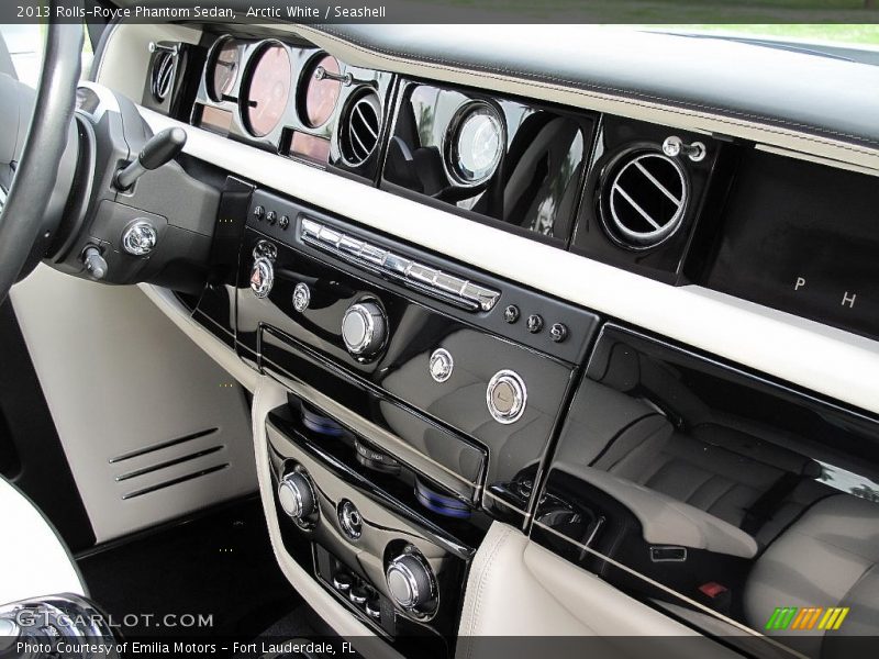 Arctic White / Seashell 2013 Rolls-Royce Phantom Sedan