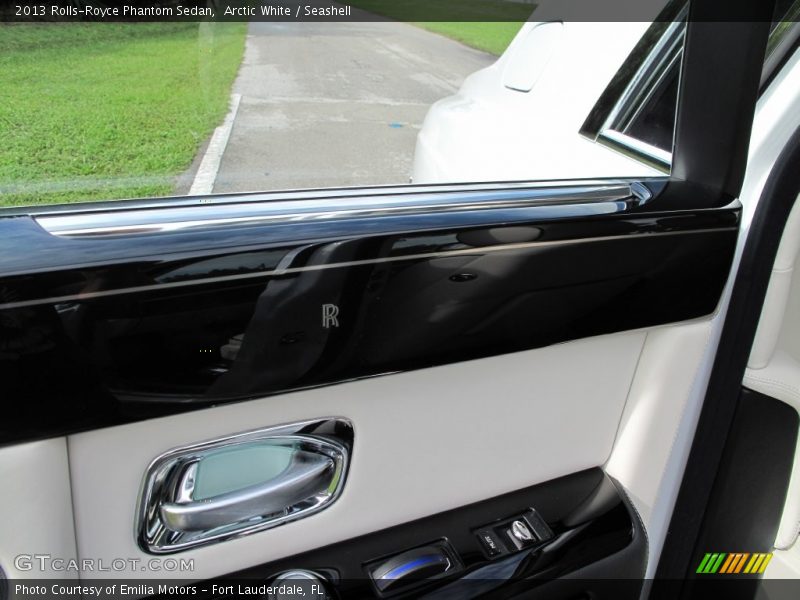 Arctic White / Seashell 2013 Rolls-Royce Phantom Sedan