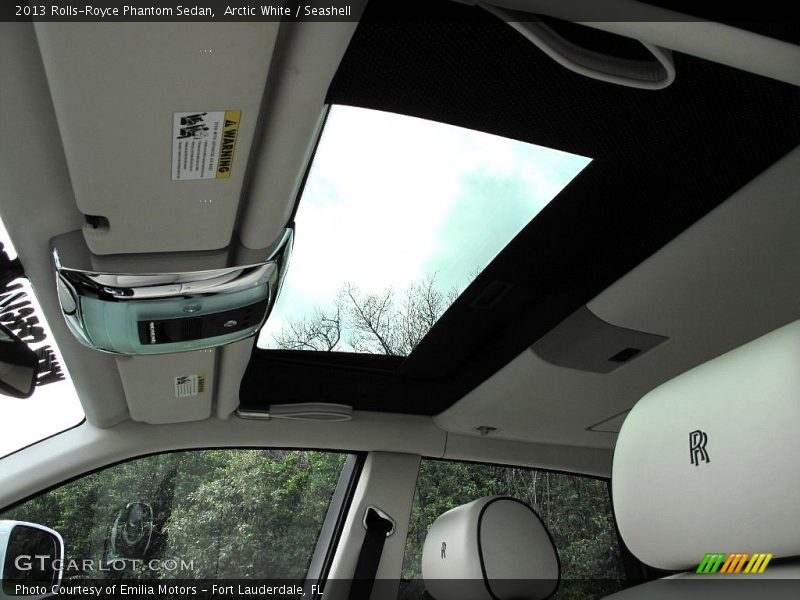 Arctic White / Seashell 2013 Rolls-Royce Phantom Sedan