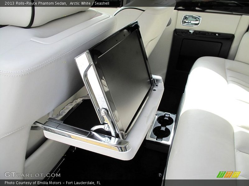 Arctic White / Seashell 2013 Rolls-Royce Phantom Sedan