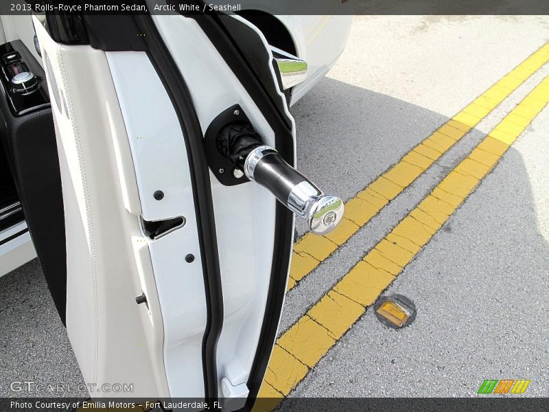 Arctic White / Seashell 2013 Rolls-Royce Phantom Sedan