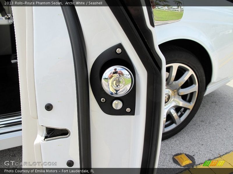 Arctic White / Seashell 2013 Rolls-Royce Phantom Sedan