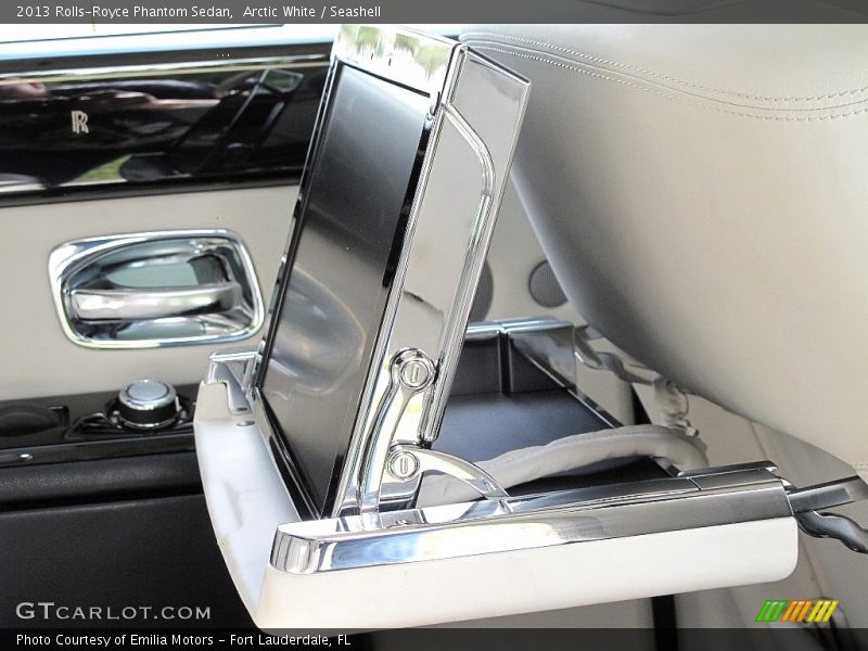 Arctic White / Seashell 2013 Rolls-Royce Phantom Sedan