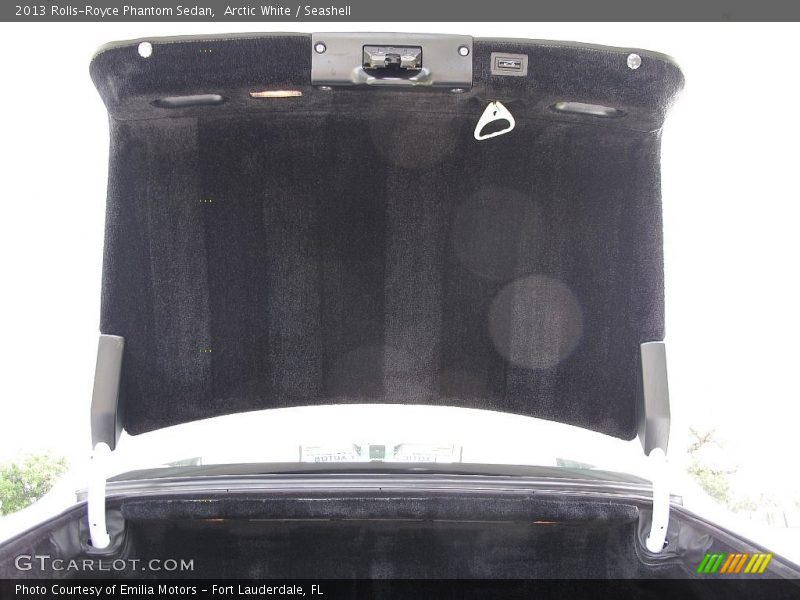 Arctic White / Seashell 2013 Rolls-Royce Phantom Sedan