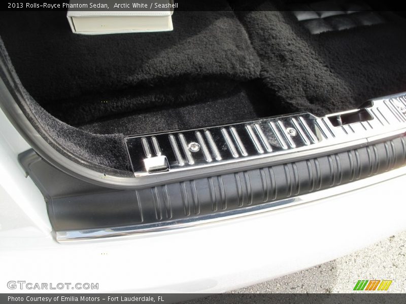 Arctic White / Seashell 2013 Rolls-Royce Phantom Sedan