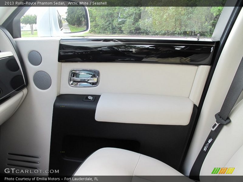 Arctic White / Seashell 2013 Rolls-Royce Phantom Sedan