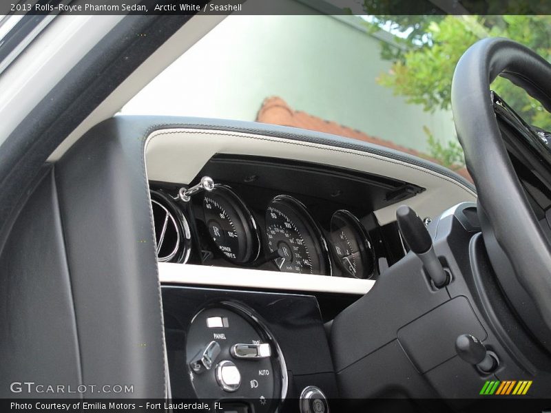 Arctic White / Seashell 2013 Rolls-Royce Phantom Sedan