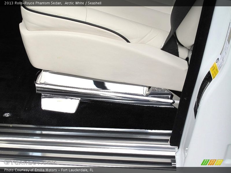Arctic White / Seashell 2013 Rolls-Royce Phantom Sedan