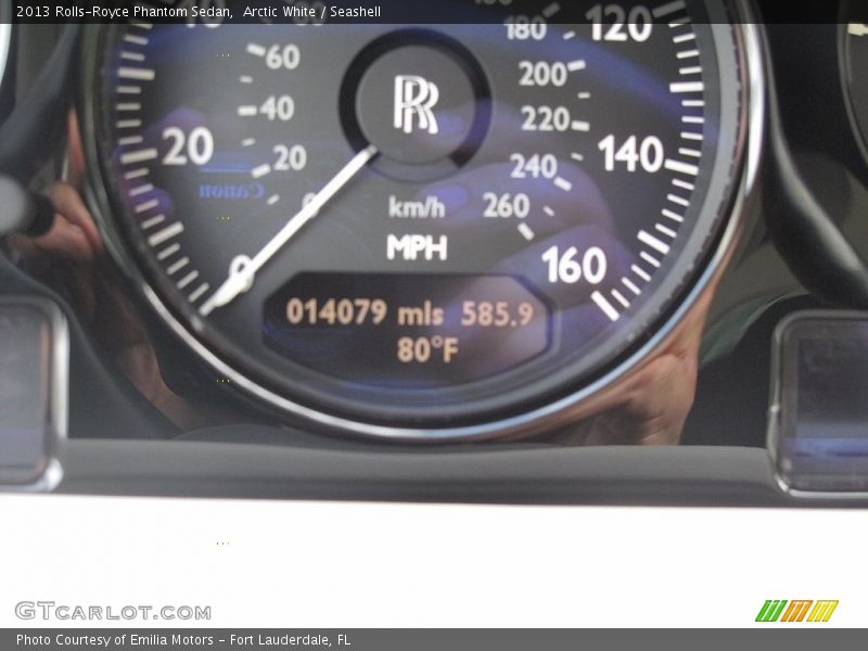 Arctic White / Seashell 2013 Rolls-Royce Phantom Sedan