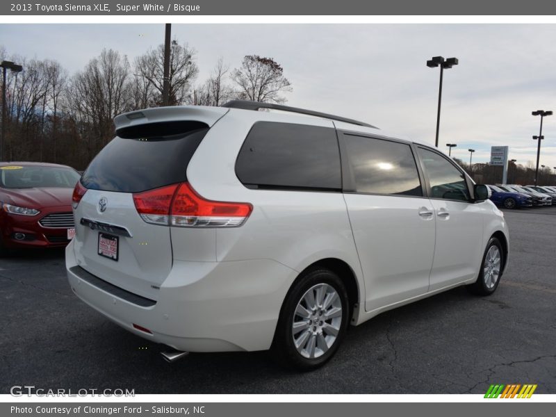 Super White / Bisque 2013 Toyota Sienna XLE