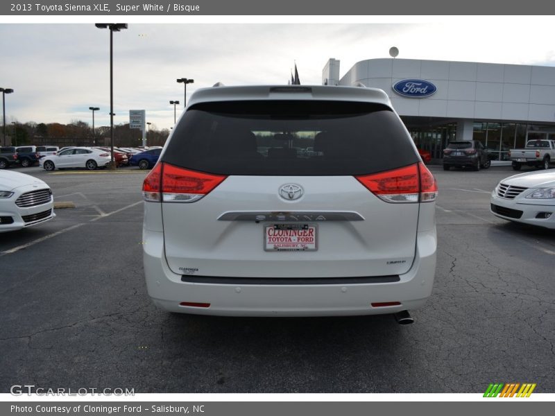Super White / Bisque 2013 Toyota Sienna XLE