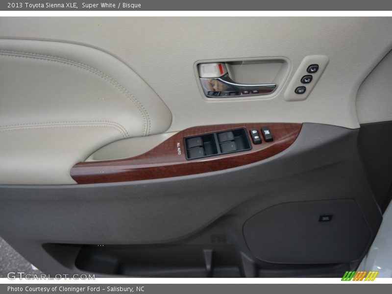 Super White / Bisque 2013 Toyota Sienna XLE