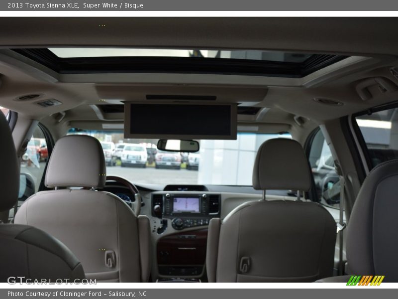 Super White / Bisque 2013 Toyota Sienna XLE