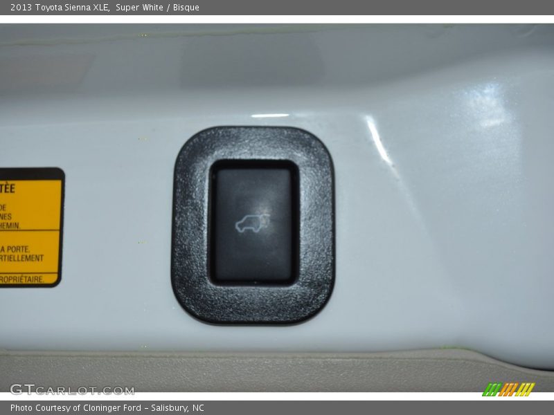 Super White / Bisque 2013 Toyota Sienna XLE
