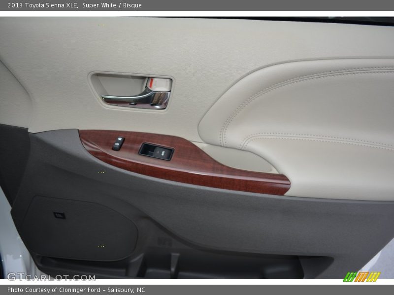 Super White / Bisque 2013 Toyota Sienna XLE