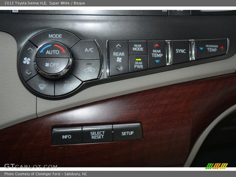 Super White / Bisque 2013 Toyota Sienna XLE