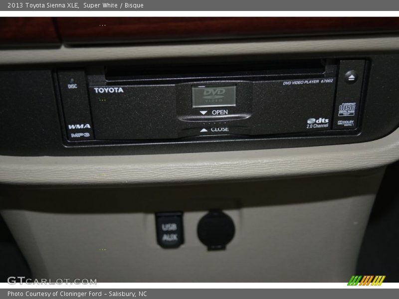 Super White / Bisque 2013 Toyota Sienna XLE