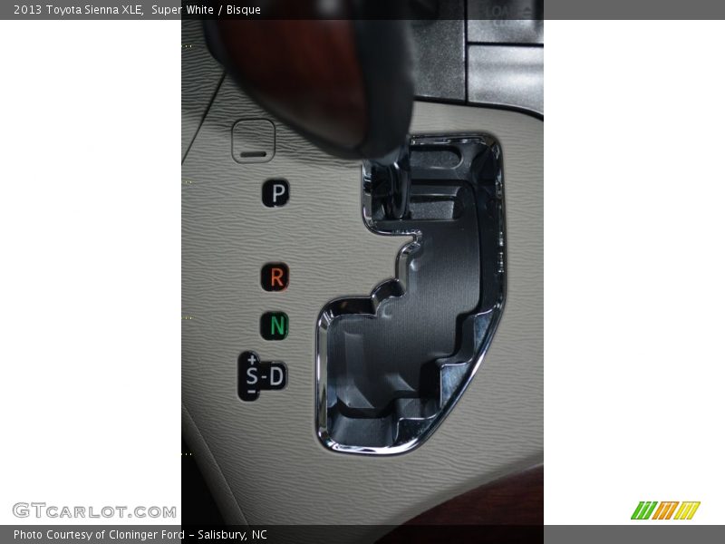 Super White / Bisque 2013 Toyota Sienna XLE