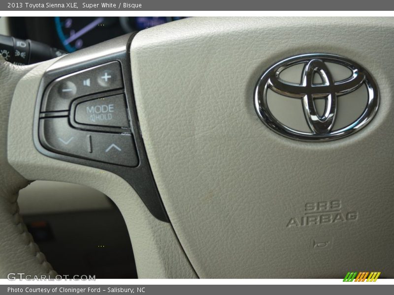 Super White / Bisque 2013 Toyota Sienna XLE