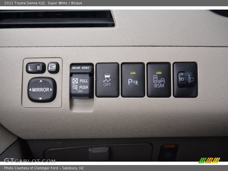Super White / Bisque 2013 Toyota Sienna XLE
