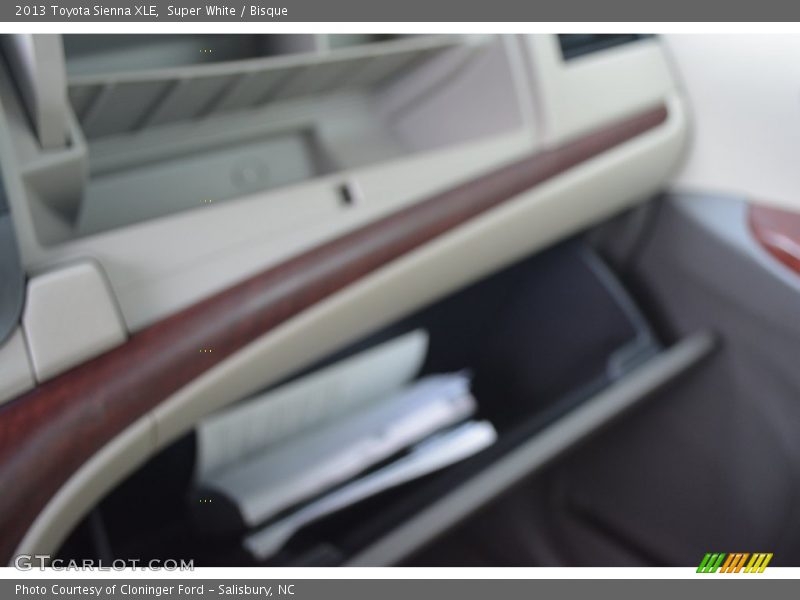 Super White / Bisque 2013 Toyota Sienna XLE