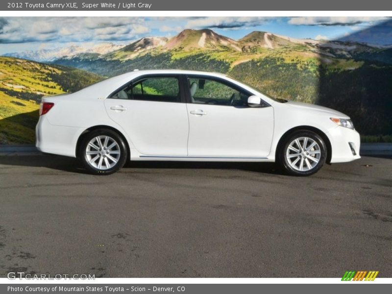 Super White / Light Gray 2012 Toyota Camry XLE