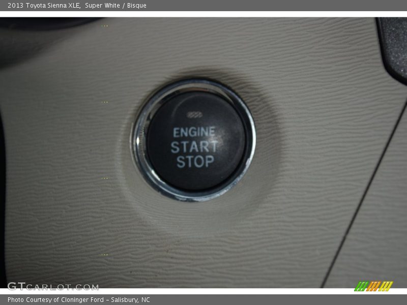 Super White / Bisque 2013 Toyota Sienna XLE