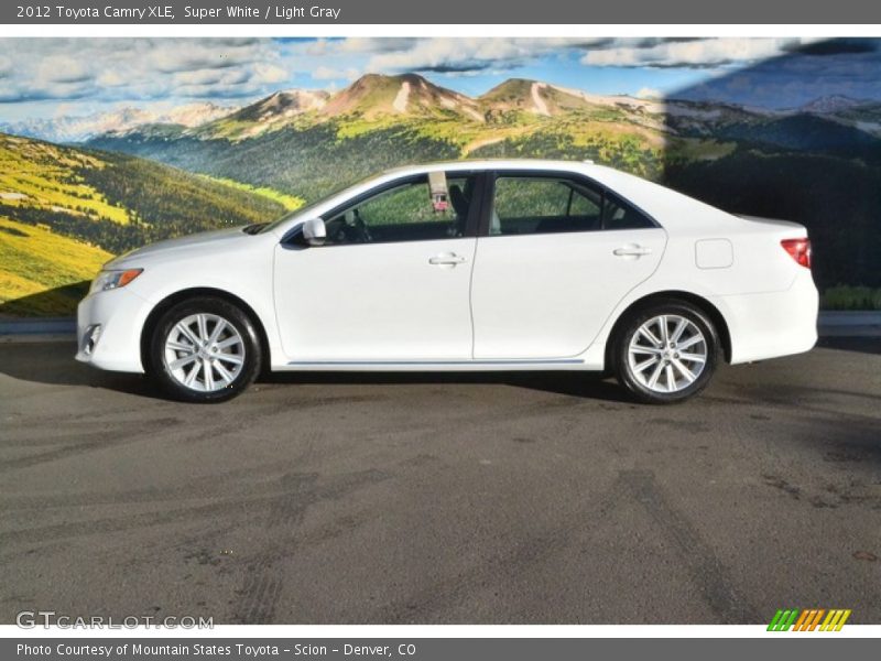 Super White / Light Gray 2012 Toyota Camry XLE
