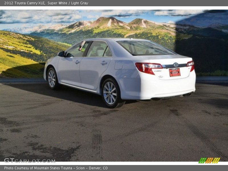 Super White / Light Gray 2012 Toyota Camry XLE