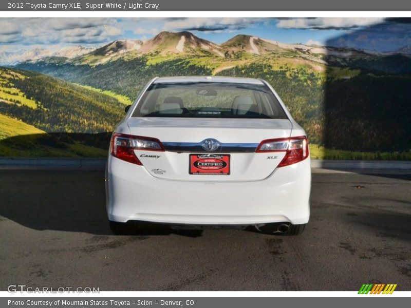 Super White / Light Gray 2012 Toyota Camry XLE