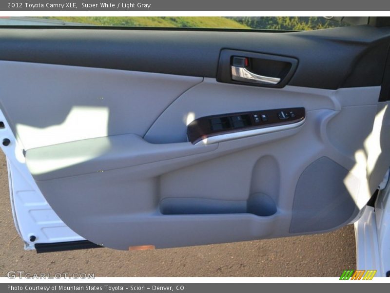 Super White / Light Gray 2012 Toyota Camry XLE