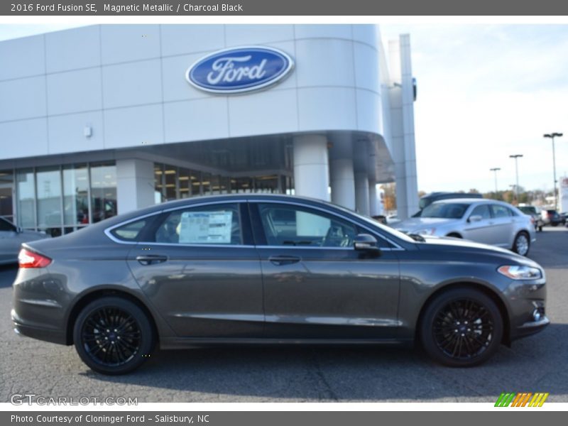 Magnetic Metallic / Charcoal Black 2016 Ford Fusion SE