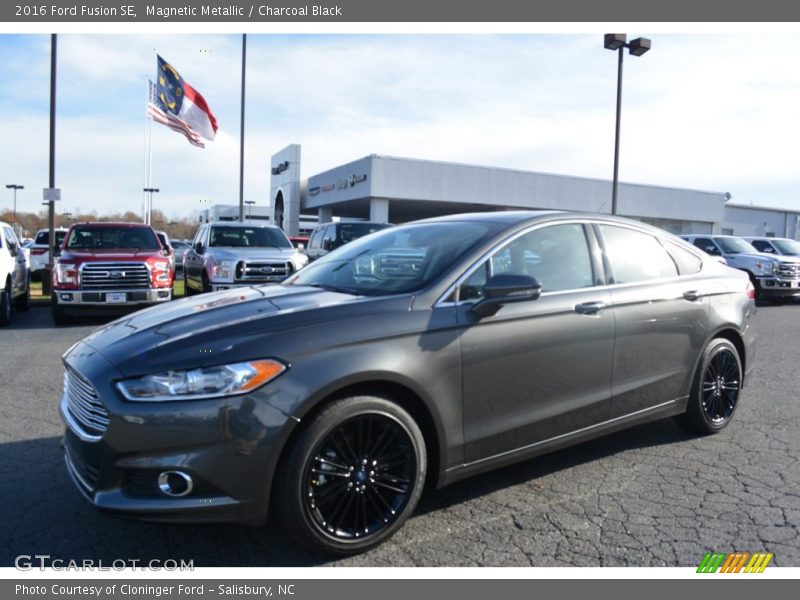 Magnetic Metallic / Charcoal Black 2016 Ford Fusion SE