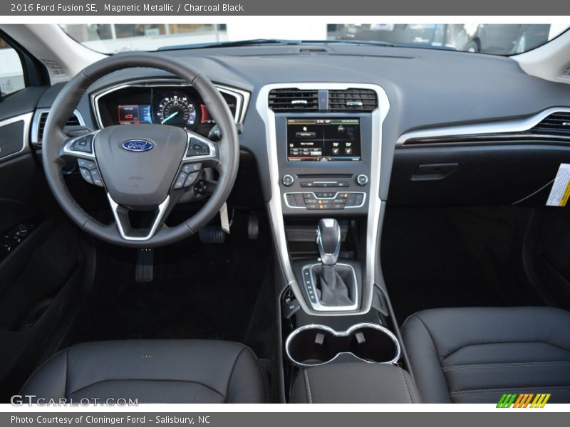 Magnetic Metallic / Charcoal Black 2016 Ford Fusion SE