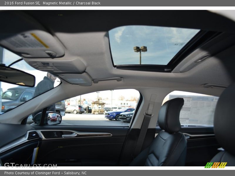 Magnetic Metallic / Charcoal Black 2016 Ford Fusion SE