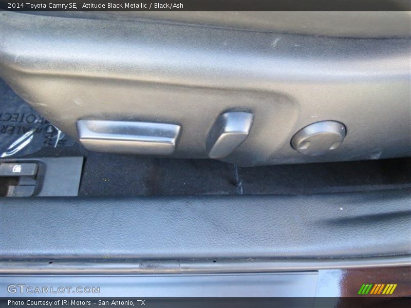 Attitude Black Metallic / Black/Ash 2014 Toyota Camry SE