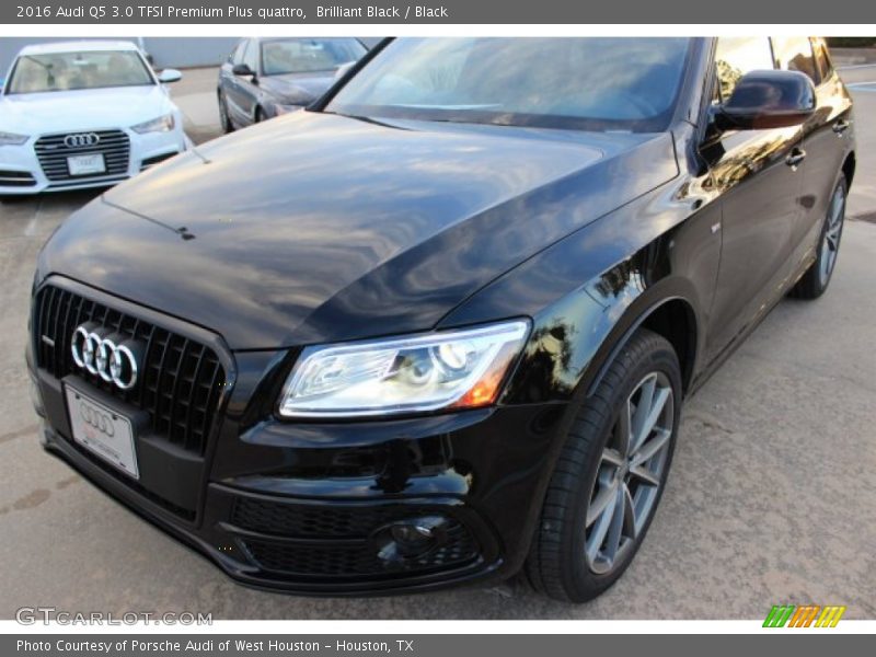 Front 3/4 View of 2016 Q5 3.0 TFSI Premium Plus quattro