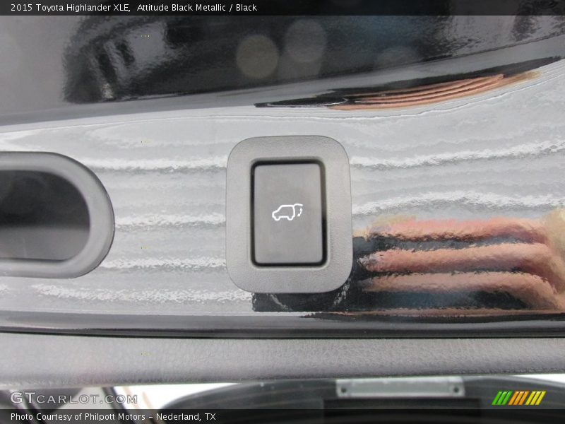 Attitude Black Metallic / Black 2015 Toyota Highlander XLE