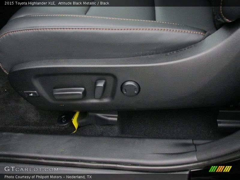 Attitude Black Metallic / Black 2015 Toyota Highlander XLE