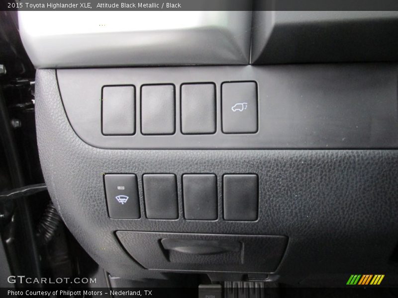 Attitude Black Metallic / Black 2015 Toyota Highlander XLE
