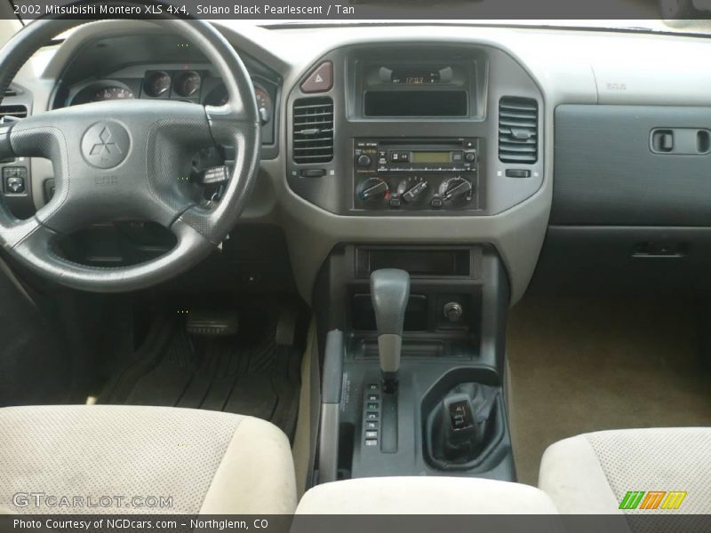 Solano Black Pearlescent / Tan 2002 Mitsubishi Montero XLS 4x4