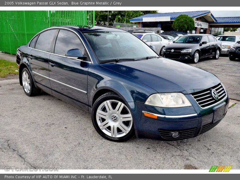 Front 3/4 View of 2005 Passat GLX Sedan