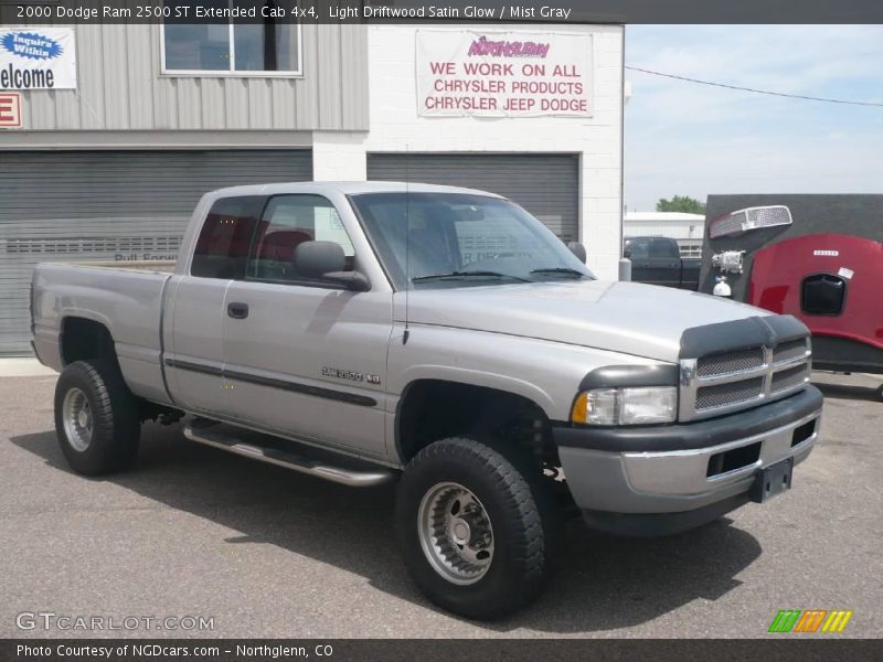 Light Driftwood Satin Glow / Mist Gray 2000 Dodge Ram 2500 ST Extended Cab 4x4